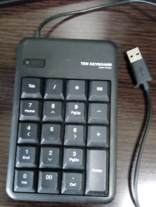 USB外付けテンキーで、ノートパソコンでも左手でも数字打ち放題 | IT